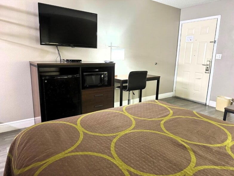 More Photos Of 1000 Highway 90, Bay Saint Louis Hotel For Sale