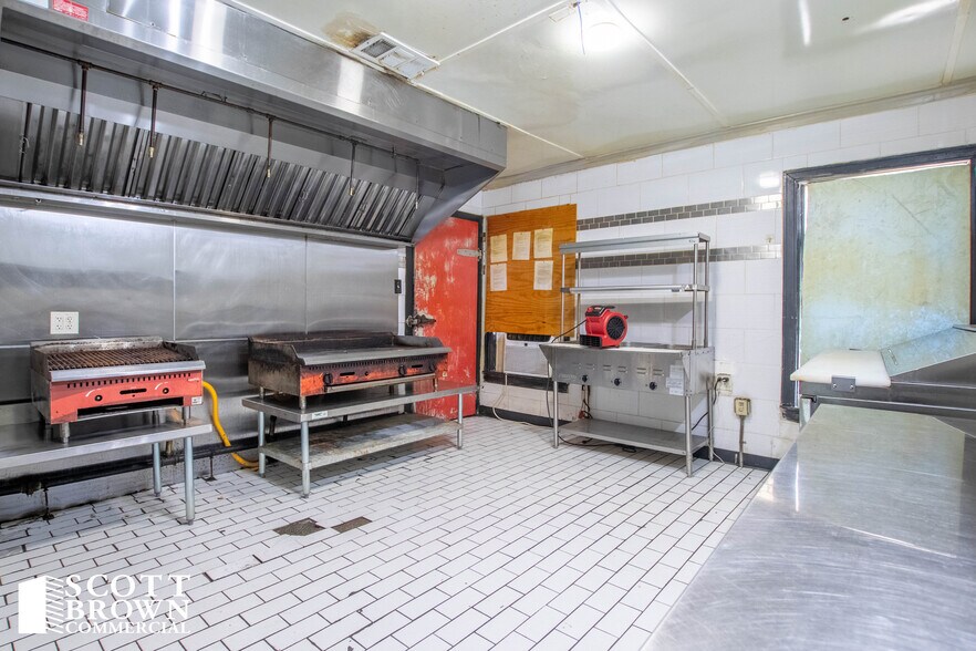More Photos Of 424 Bryan St, Denton Restaurant For Sale