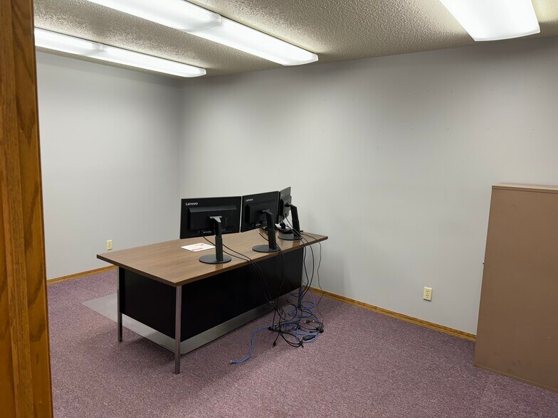 More Photos Of 1015 N 9th Ave, Brandon Industrial For Lease