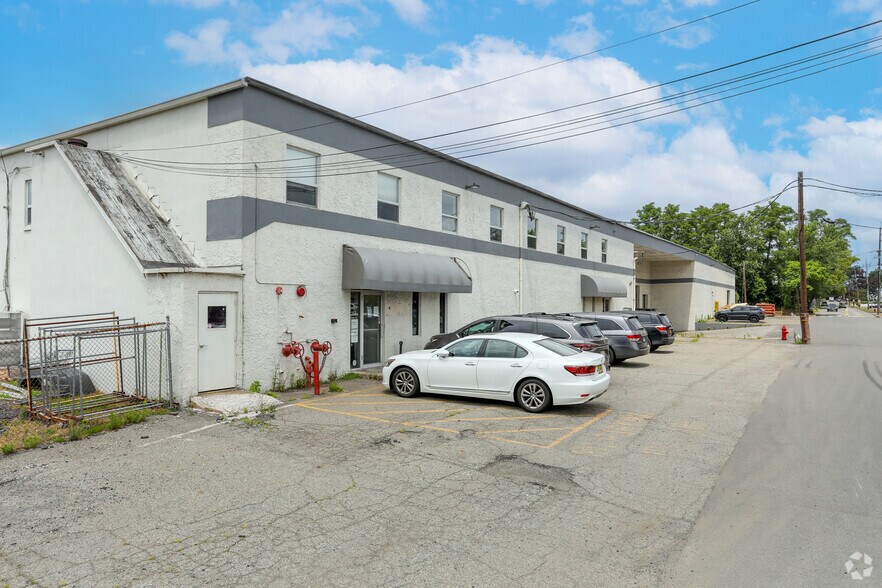 Primary Photo Of 125 Jackson Ave, Edison Warehouse For Lease
