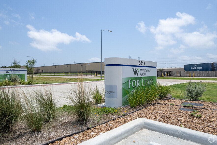 More Photos Of 3703 Cedar Blvd, Baytown Unknown For Lease