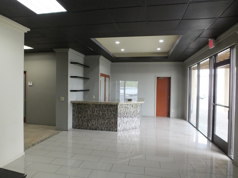 More Photos Of 44143-44147 20th St W, Lancaster Medical For Sale