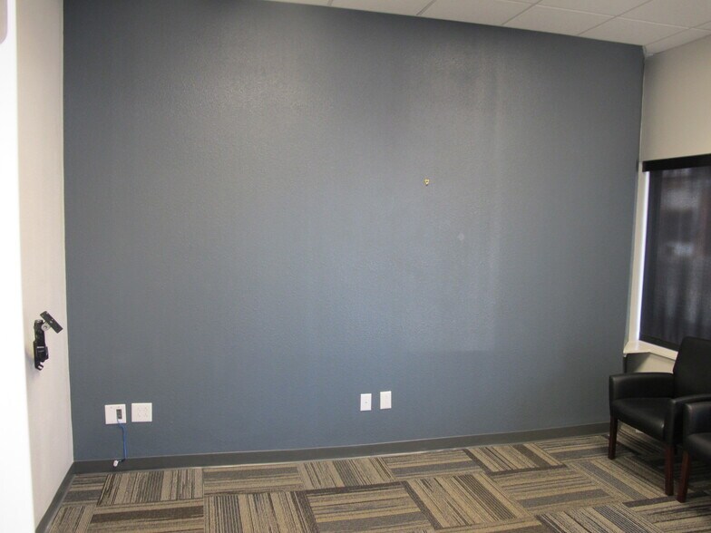 More Photos Of 204 N Main Ave, Republic Office For Sale