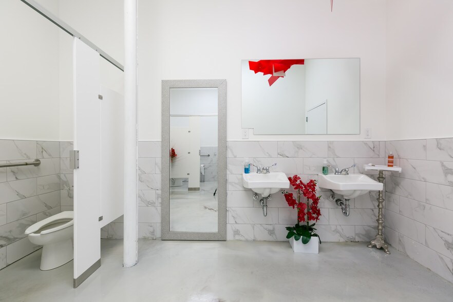 More Photos Of 132 N Wellwood Ave, Lindenhurst Storefront Retail Office For Sale