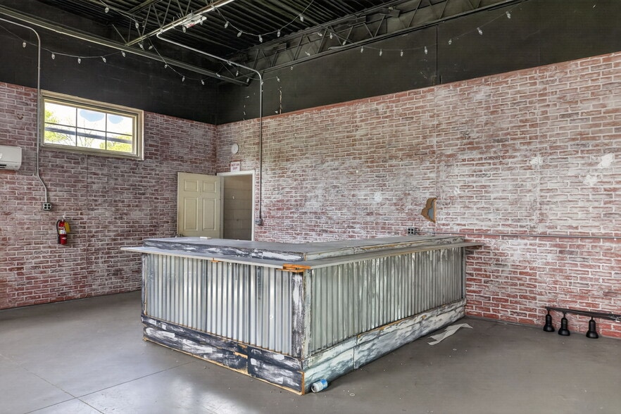 More Photos Of 116 W Bankhead Hwy, Villa Rica Storefront Retail Office For Sale