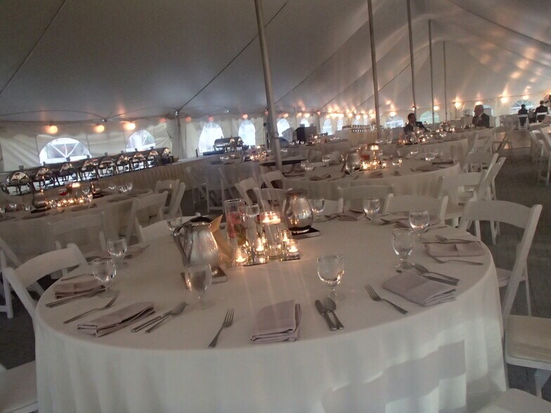 More Photos Of 933 S Riverside Dr, Elmhurst Hotel For Sale