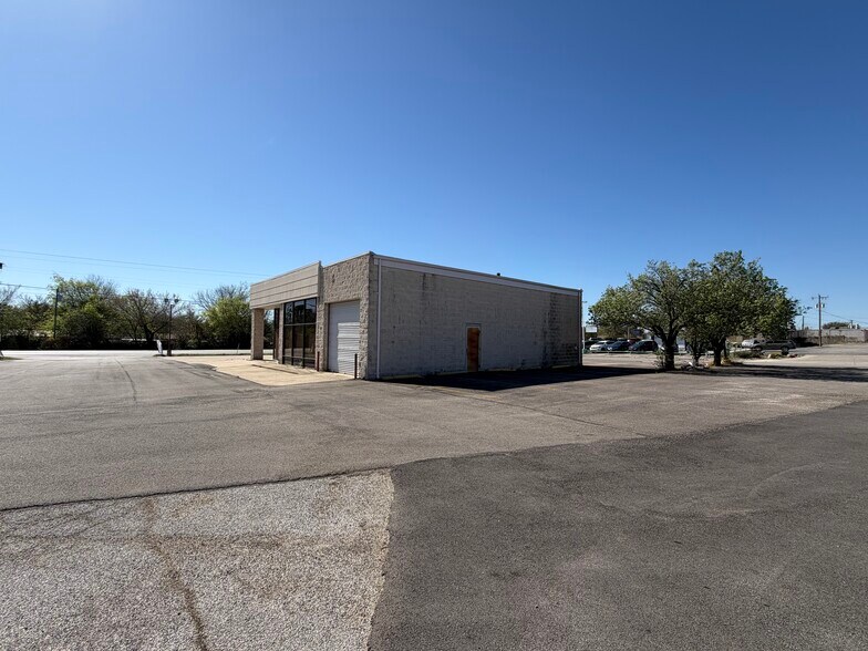 More Photos Of 8051 Boulevard 26, North Richland Hills Flex For Sale