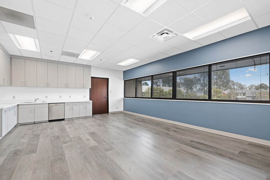 More Photos Of 17661-17671 Cowan, Irvine Office For Lease