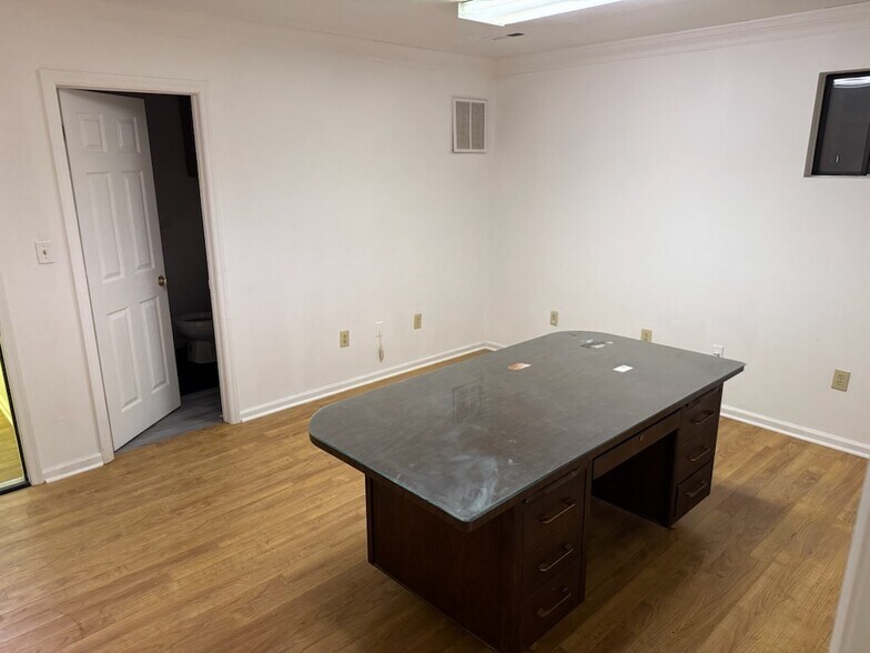 More Photos Of 1415 Cleveland Ave SW, Roanoke Warehouse For Lease