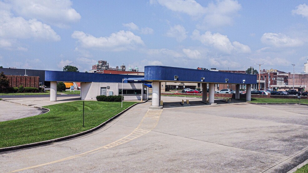 More Photos Of 325 Washington St, Paducah Bank For Lease
