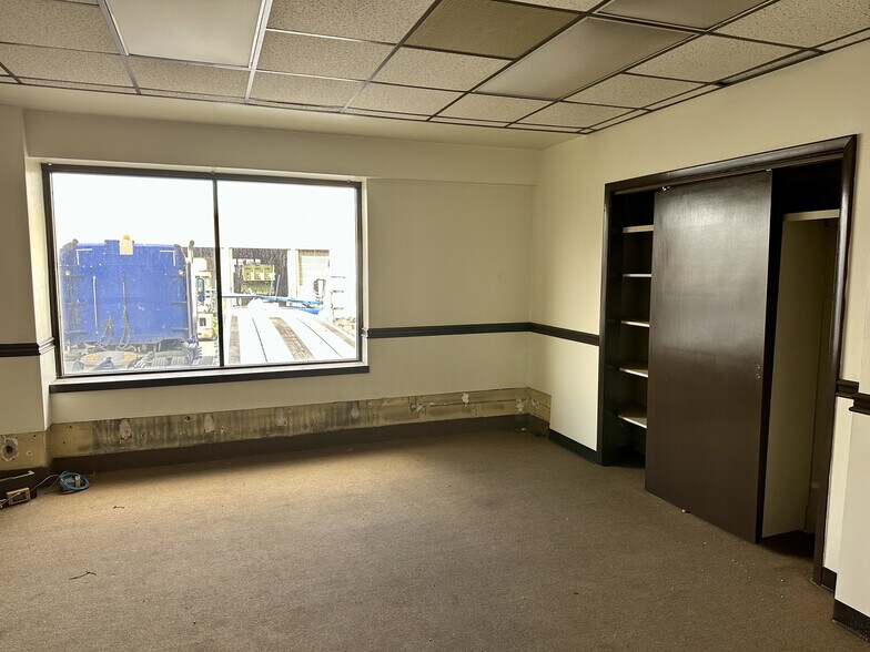 More Photos Of 400 Delancy St, Newark Warehouse For Lease