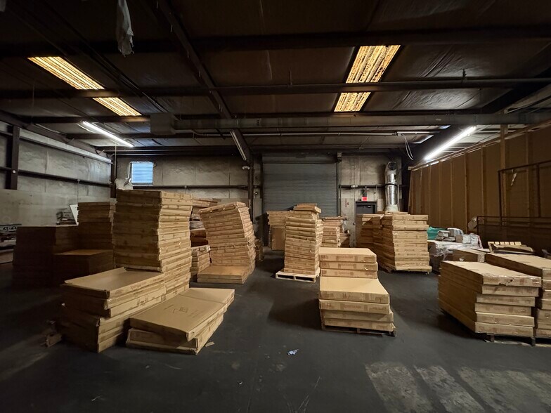 More Photos Of 3209 Industry Dr, Charleston Warehouse For Lease