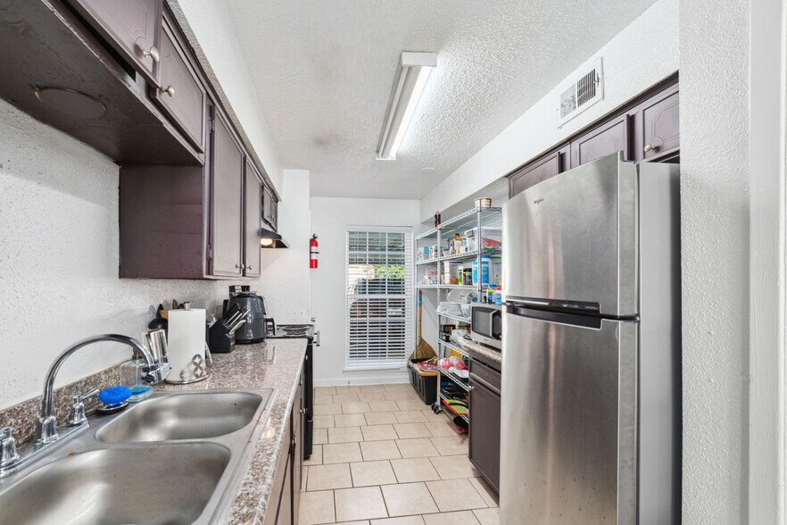 More Photos Of 8330 Carvel Ln, Houston Apartments For Sale