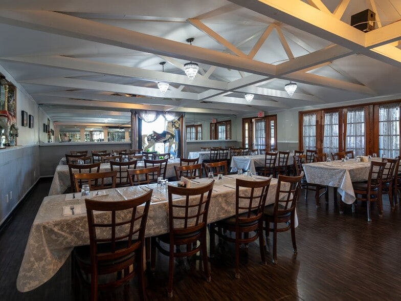 More Photos Of 4300 Abbott Rd, Orchard Park Restaurant For Sale