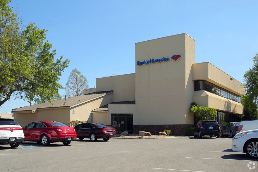 More Photos Of 1800 S Elm Pl, Broken Arrow Bank For Lease