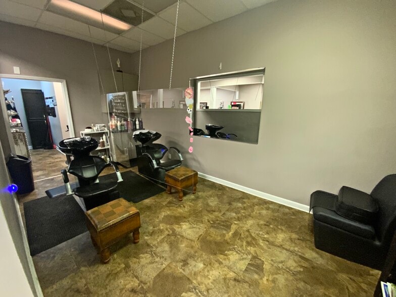 More Photos Of 1012 Noble St, Anniston Storefront Retail Office For Sale