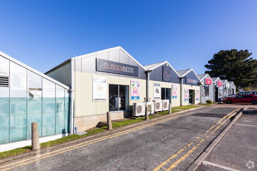 More Photos Of Bearsted Rd, Maidstone General Retail For Lease