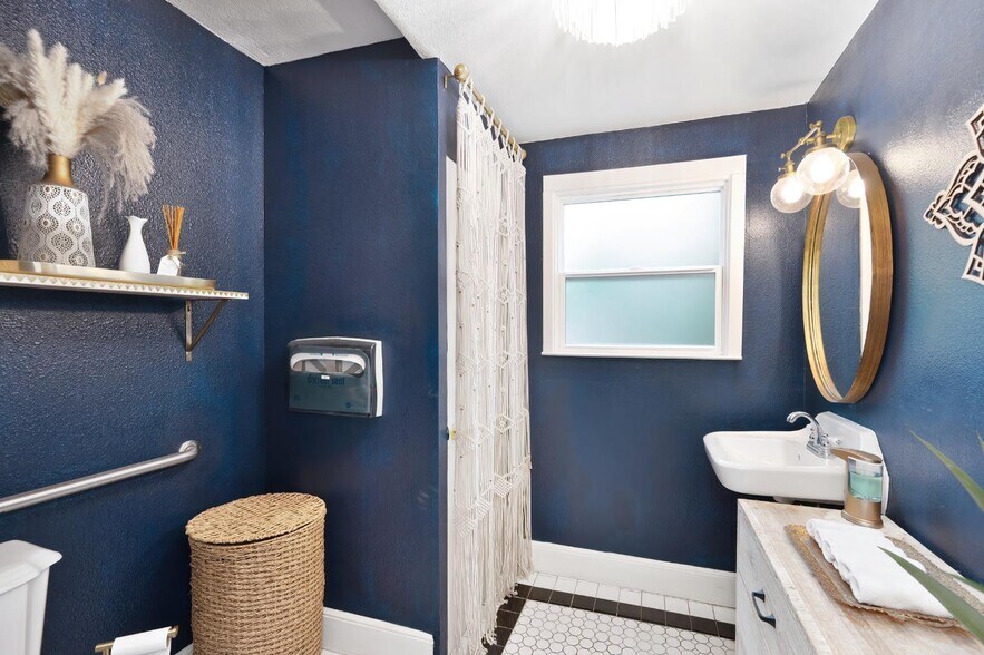 More Photos Of 512 Riley St, Folsom Office For Sale