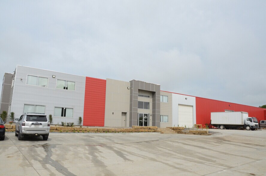 More Photos Of 21866 Williams Cir, Gretna Warehouse For Lease