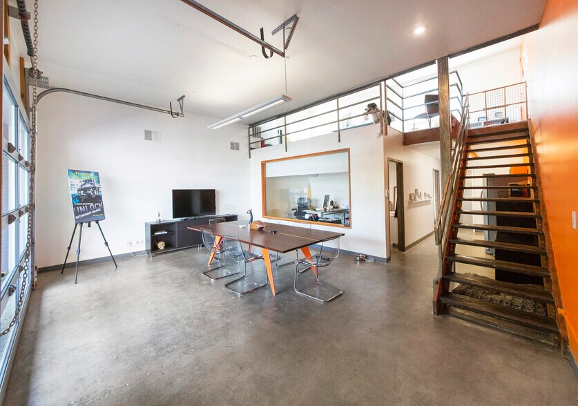 More Photos Of 3767 Overland Ave, Los Angeles Loft Creative Space For Lease