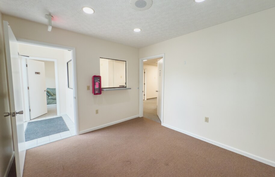 More Photos Of 100 Arbor Dr, Christiansburg Office For Lease