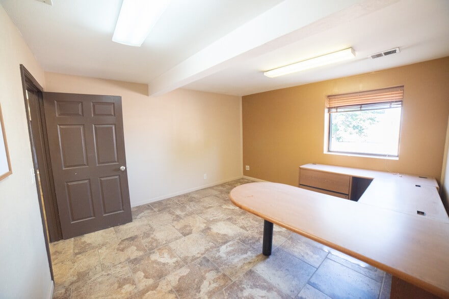 More Photos Of 3026 1st Ave, Greeley Warehouse For Lease