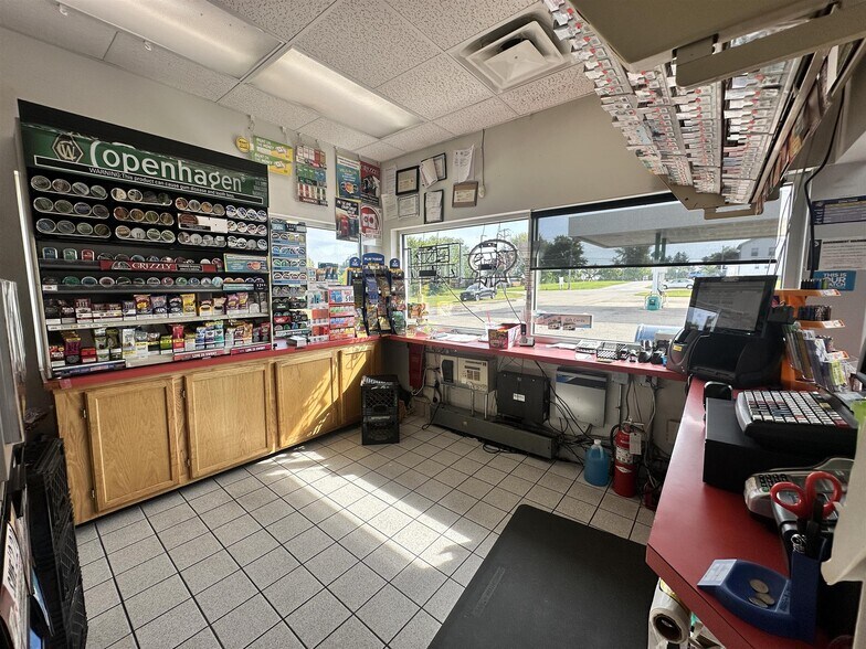 More Photos Of 12180 Center Rd, Durand Service Station For Sale