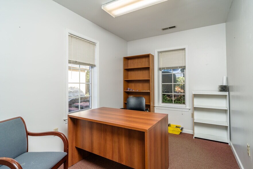 More Photos Of 413 N Coalter St, Staunton Office Residential For Lease