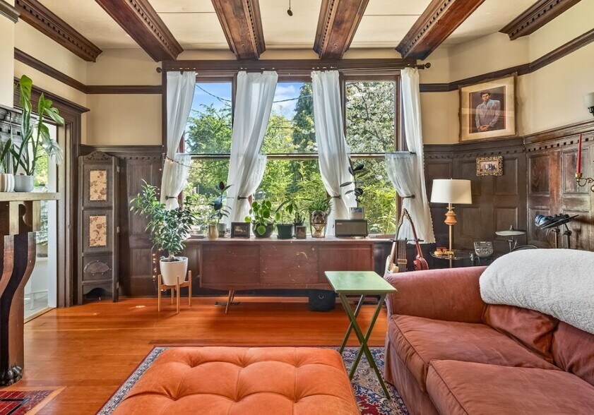 More Photos Of 1171 Rockland Av, Victoria Apartments For Sale
