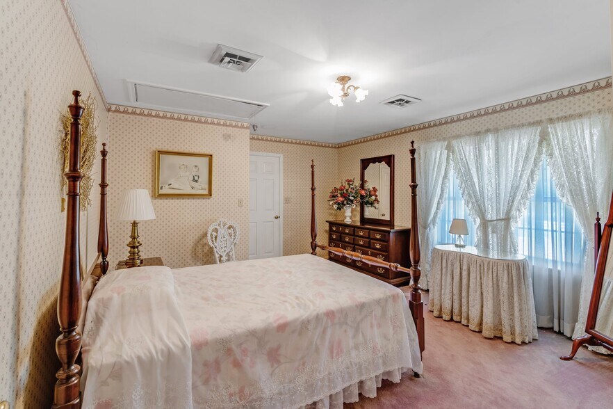 More Photos Of 1445 Catawba Ave, Newfield Service For Sale