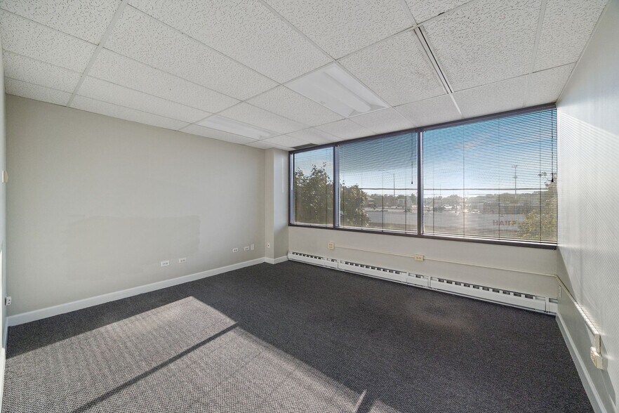 More Photos Of 7000 W 111th St, Worth Medical For Sale