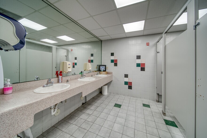 More Photos Of 7500 NW 52nd St, Miami Medical For Lease