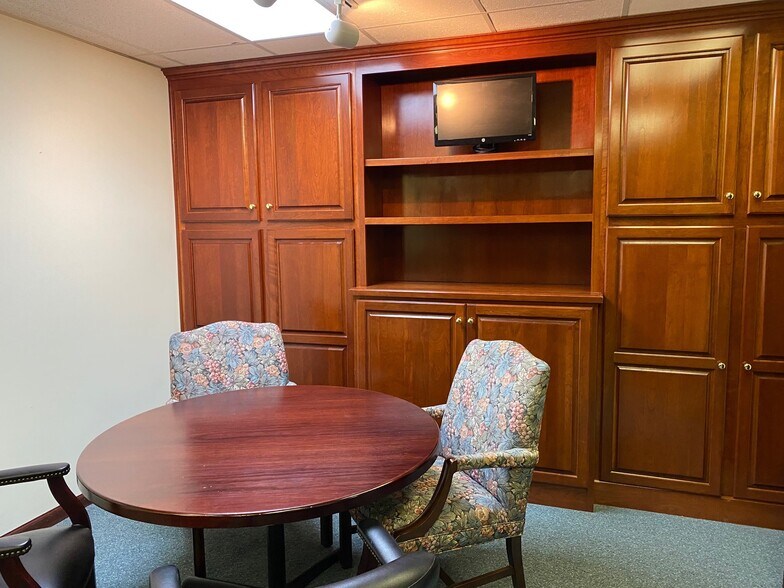 More Photos Of 1323 Jamestown Rd, Williamsburg Office For Lease