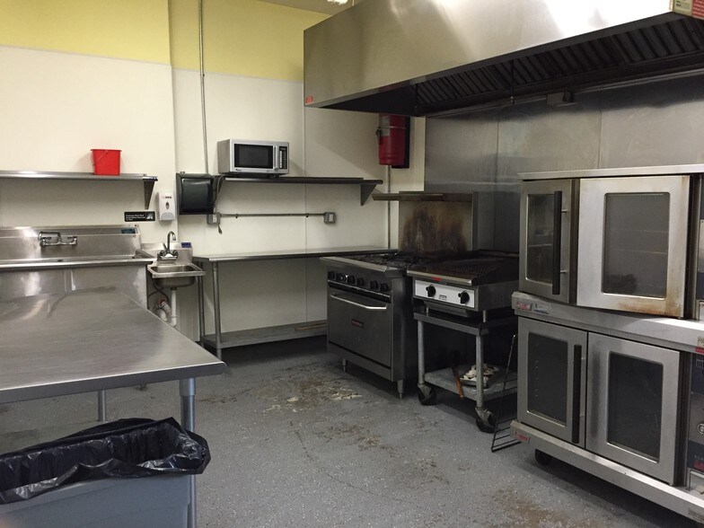 More Photos Of 166-180 S Van Brunt St, Englewood Food Processing For Lease