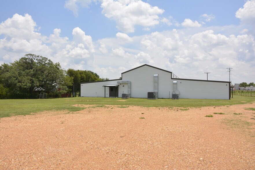More Photos Of 2260 Texas 237, Round Top Warehouse For Sale
