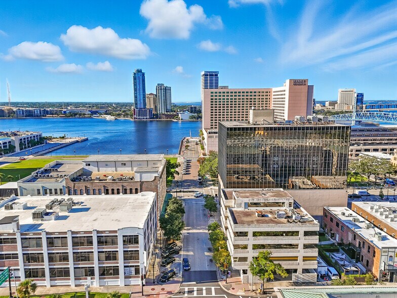 More Photos Of 24 N Market St, Jacksonville Office For Lease