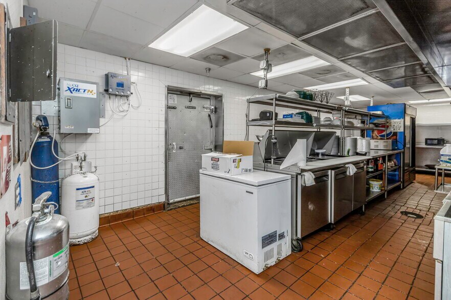 More Photos Of 2901 Tyrone Blvd, Saint Petersburg Restaurant For Sale