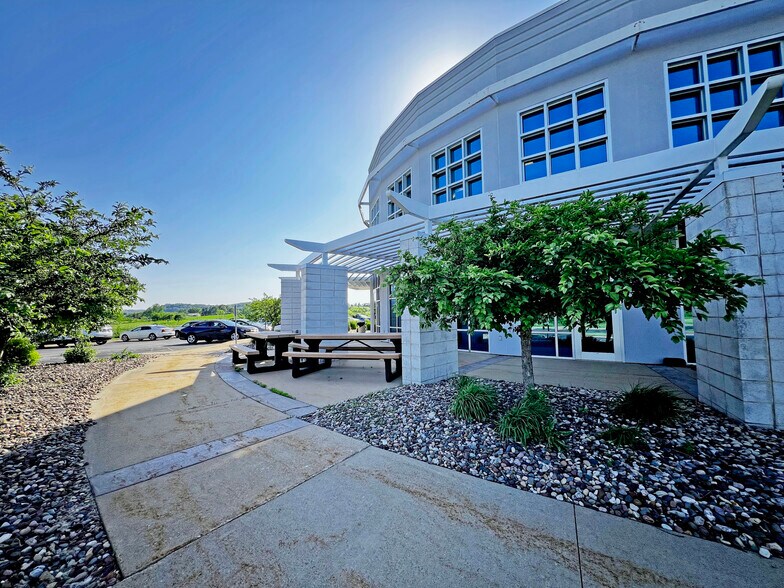 More Photos Of 3600 Digital Dr, Dubuque Office For Sale