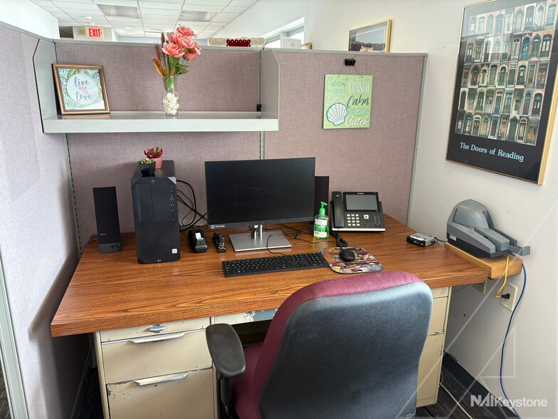 More Photos Of 35 S Dwight St, West Lawn Office For Lease