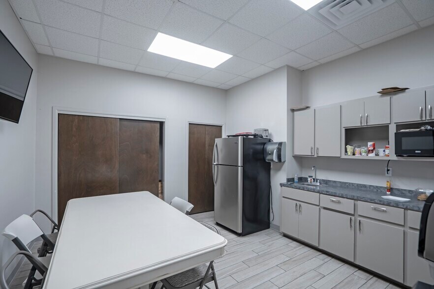 More Photos Of 10500 S Cage Blvd, Pharr Service Station For Sale