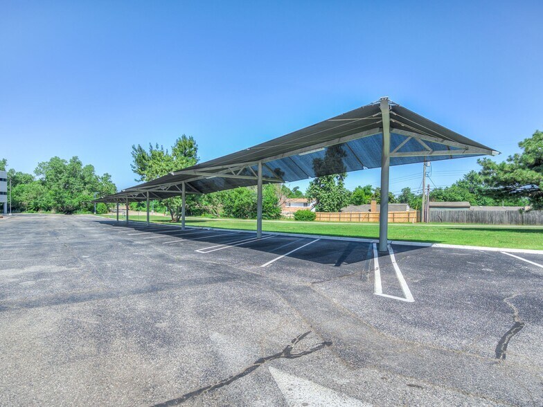 More Photos Of 5909 NW Expressway St, Oklahoma City Office For Lease