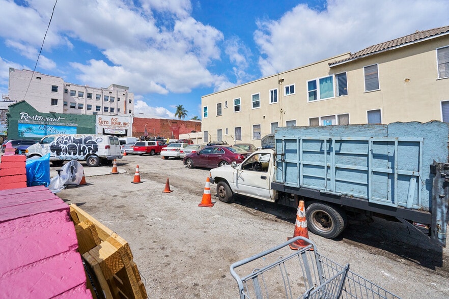 More Photos Of 4067-4075 1/2 Beverly Blvd, Los Angeles Storefront For Sale
