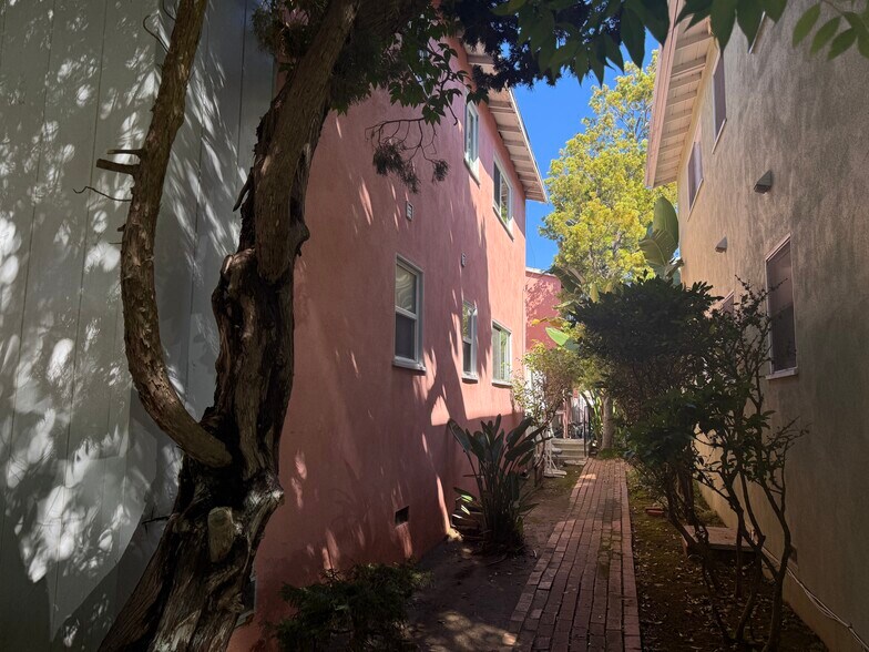 More Photos Of 3714 Corinth Ave, Los Angeles Apartments For Sale