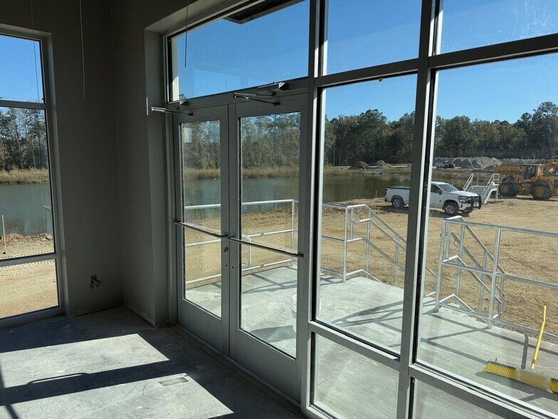 More Photos Of 115 Parkway Dr, Rincon Unknown For Lease