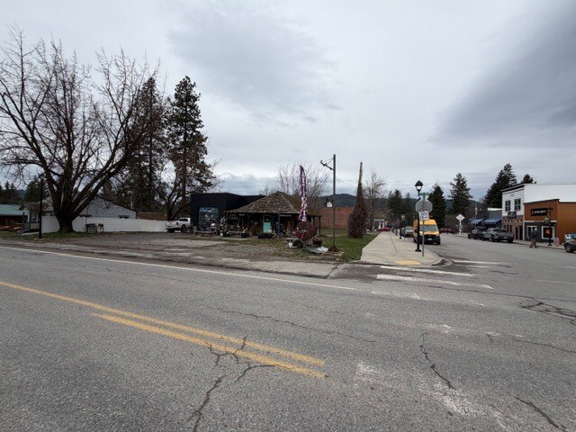 More Photos Of 32173 5th Ave, Spirit Lake Freestanding For Sale