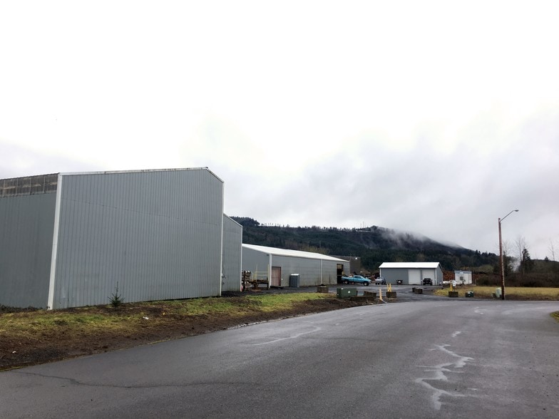 More Photos Of 2180-2200 Apple Loop, Lyons Warehouse For Lease