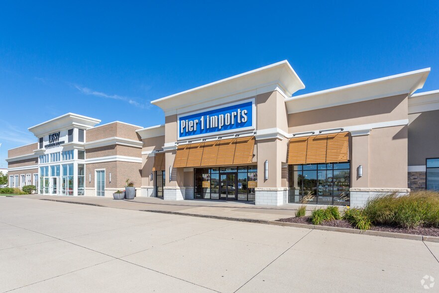 More Photos Of 4219-4341 Elmore Ave, Davenport General Retail For Lease