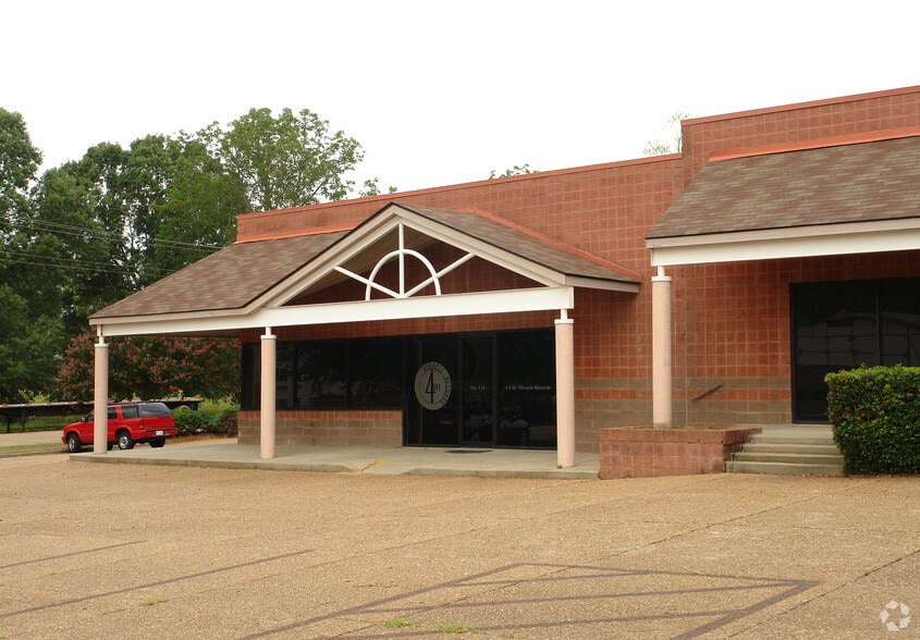 More Photos Of 100 Briarwood West Dr, Jackson Office For Lease