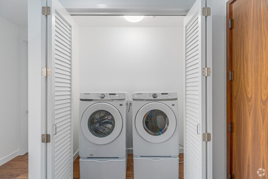 More Photos Of 1331 Columbia St, San Diego Apartments For Lease