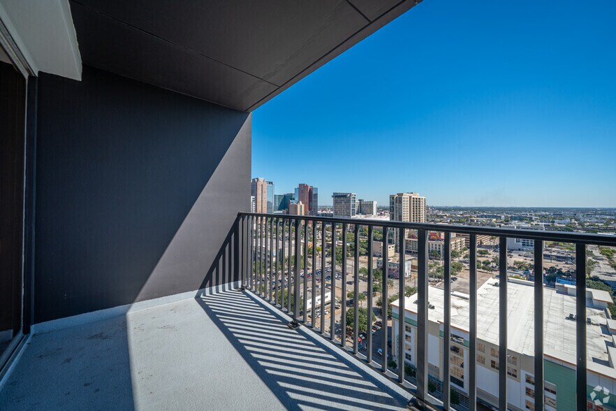 More Photos Of 1617 Fannin St, Houston Multifamily For Sale